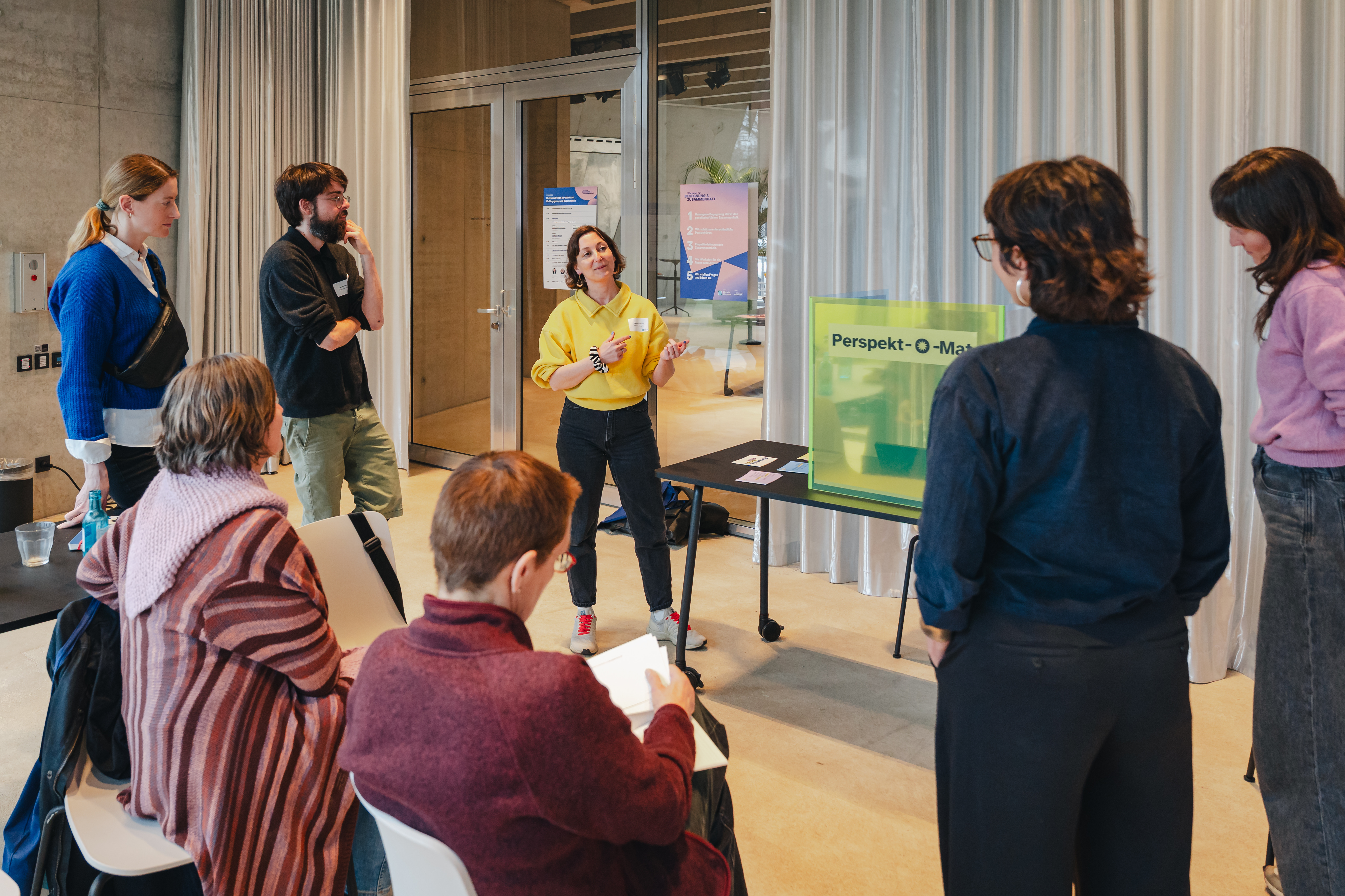 Bild: Werkstatt-Arbeit in der Gruppe