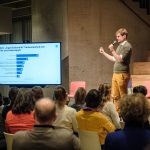 Forschungsleiter Jérémie Gagné stellt Daten vor